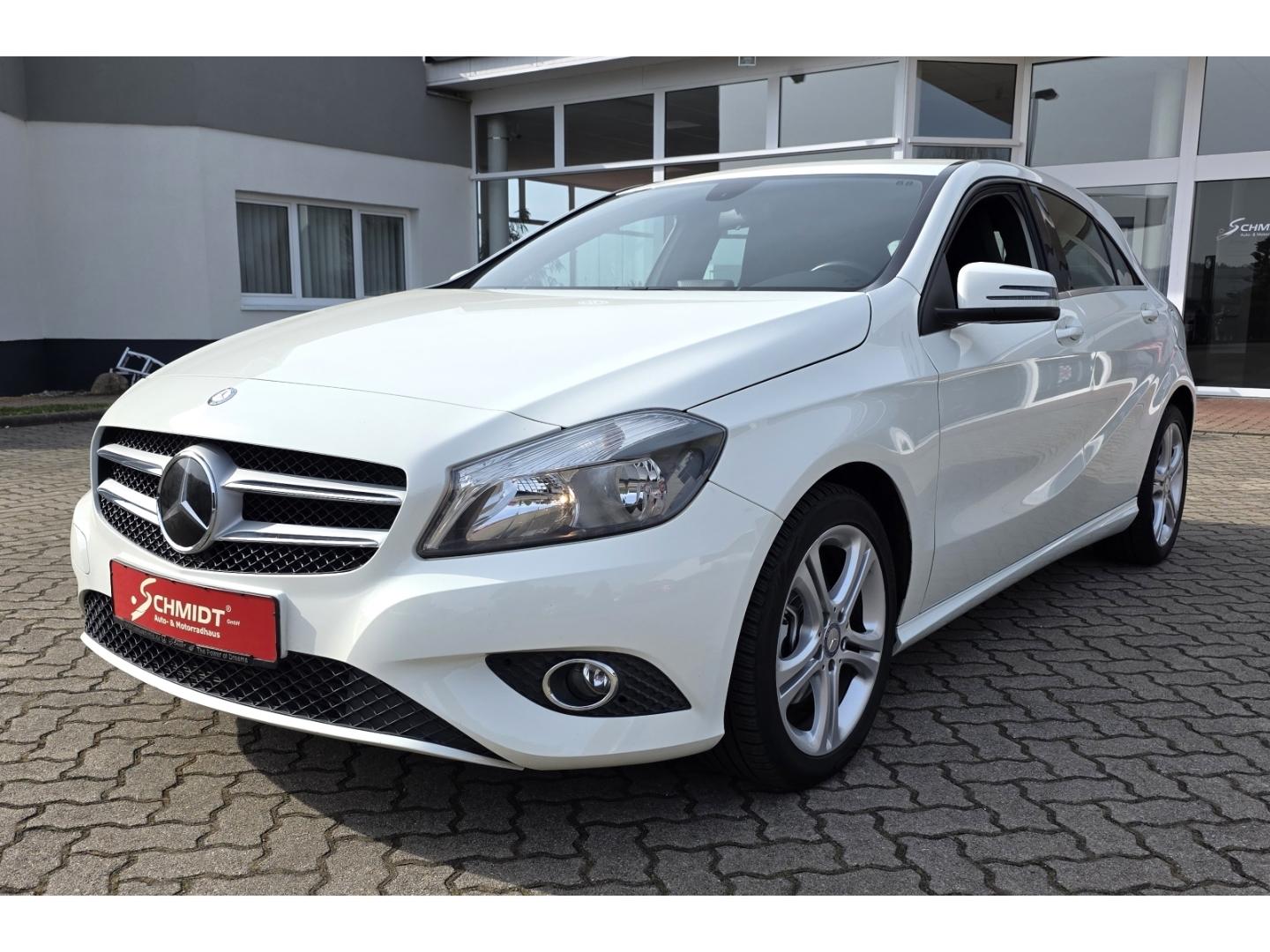 Mercedes-Benz A 180 AUTOMATIK NAVI ITZHEIZUNG RÜCKFAHRKAMERA