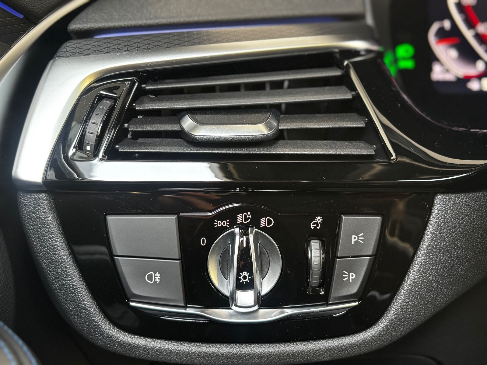 BMW 520d xDrive M Sport Touring HUD PANO LED CAM LIC foto 24