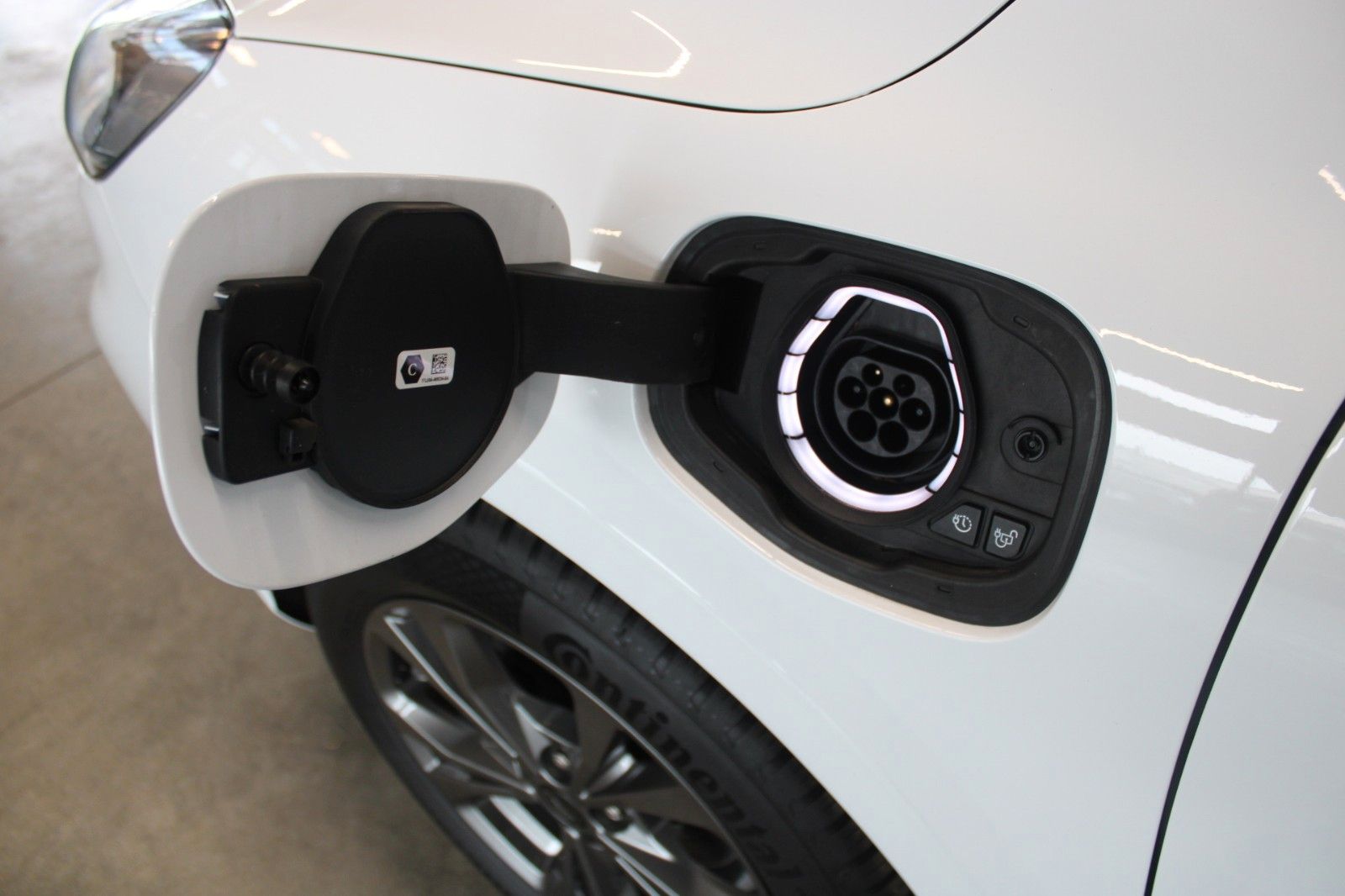 Fahrzeugabbildung Ford Kuga PHEV ST-Line NAVI DAB CAM WinterPaket