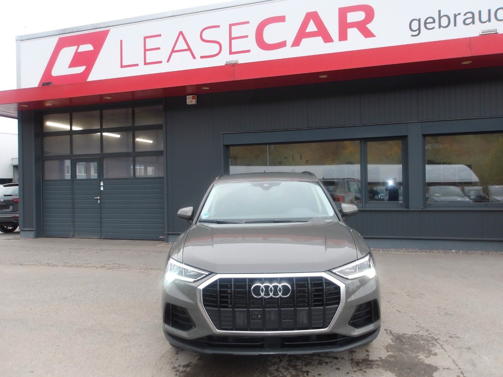 Audi Q3 35 TDI "LED" EXP € 17990.-- imagem 2