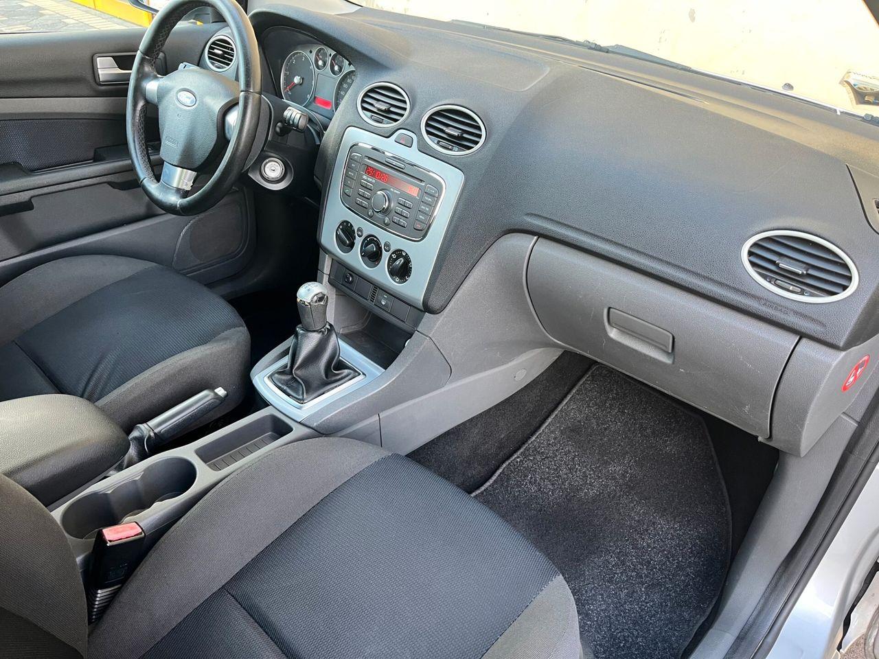 Ford Focus 2007 — photo 12