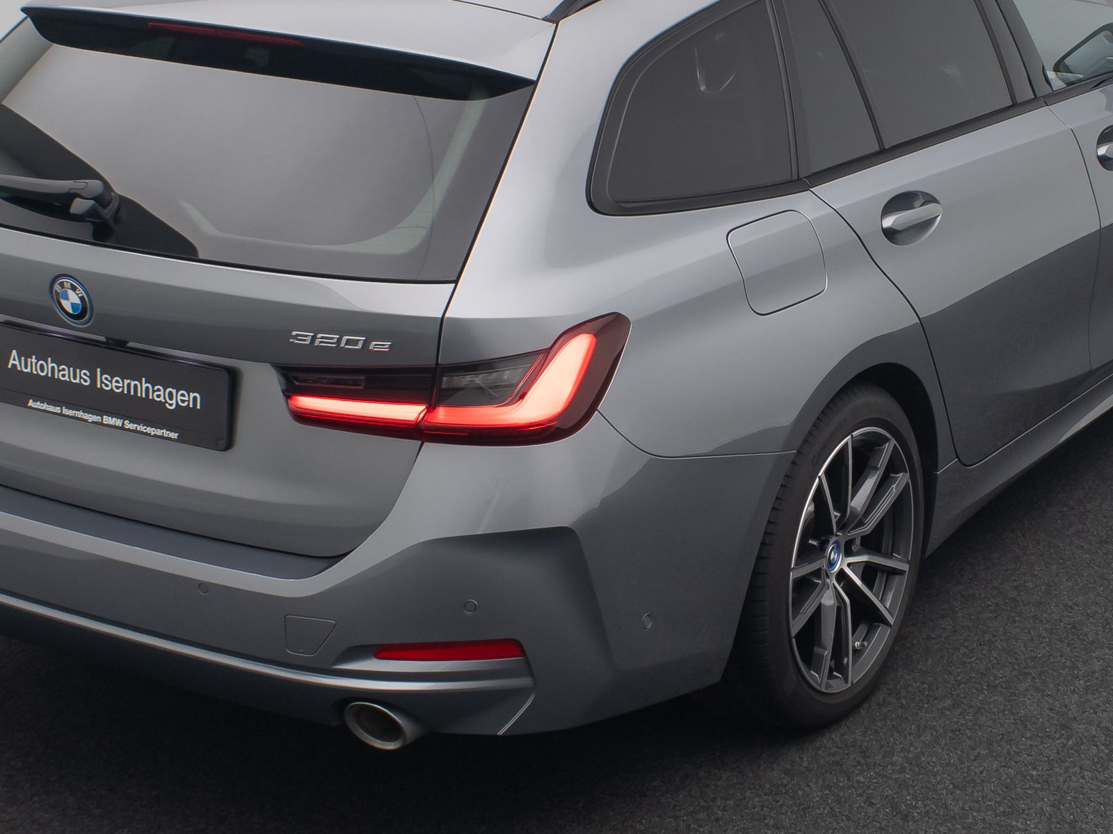 Fahrzeugabbildung BMW 320e Kamera DAB Leder Panorama Sport HUD 18Zoll