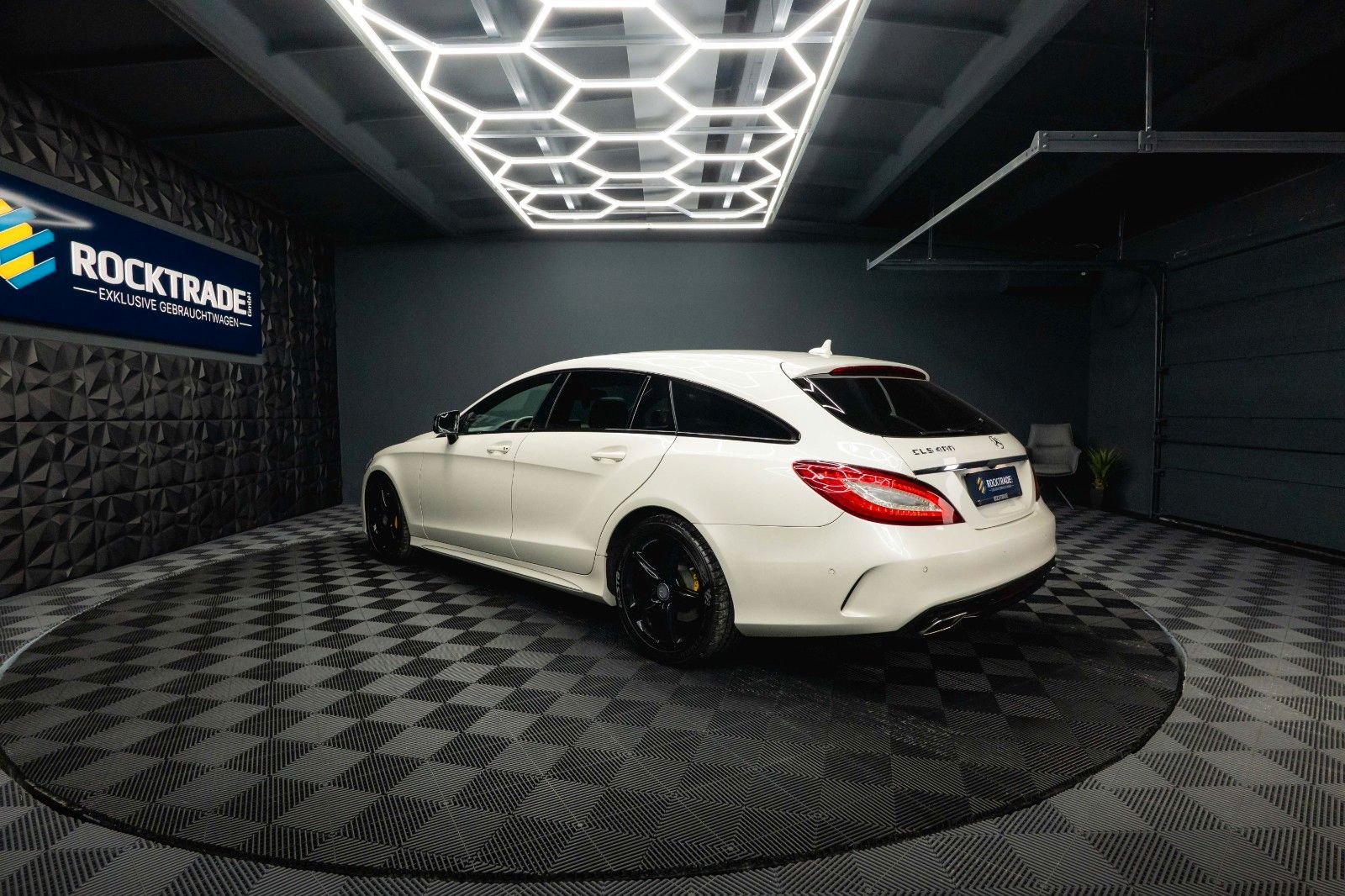 Fahrzeugabbildung Mercedes-Benz CLS 400 Shooting Brake AMG Night-Paket Designo