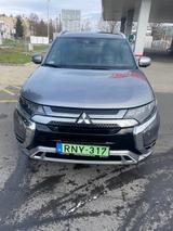 Mitsubishi Outlander 2.4 MIVEC PLUG-IN HYBRID 4WD Top Top - Mitsubishi Outlander Hybrid (/Elektro) Plug in mit Benzin-Antrieb