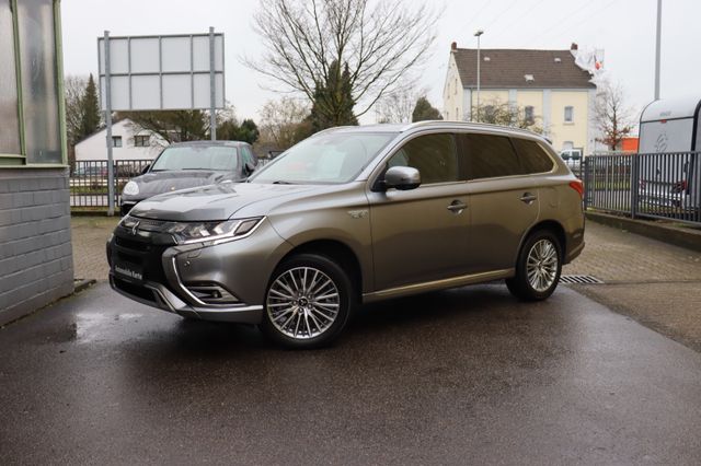 Mitsubishi Outlander PHEV Top 4WD SMARTKEY 360GRAD  ACC SHZ