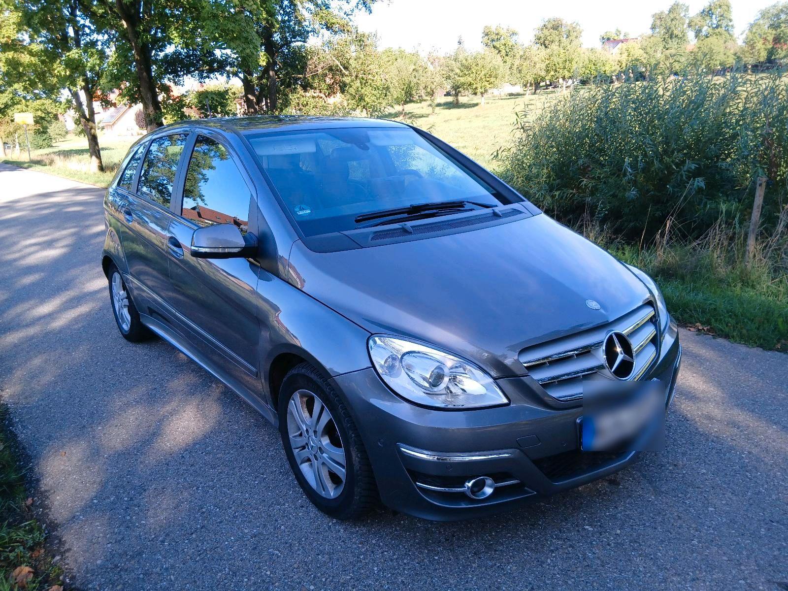 Mercedes-Benz B 180