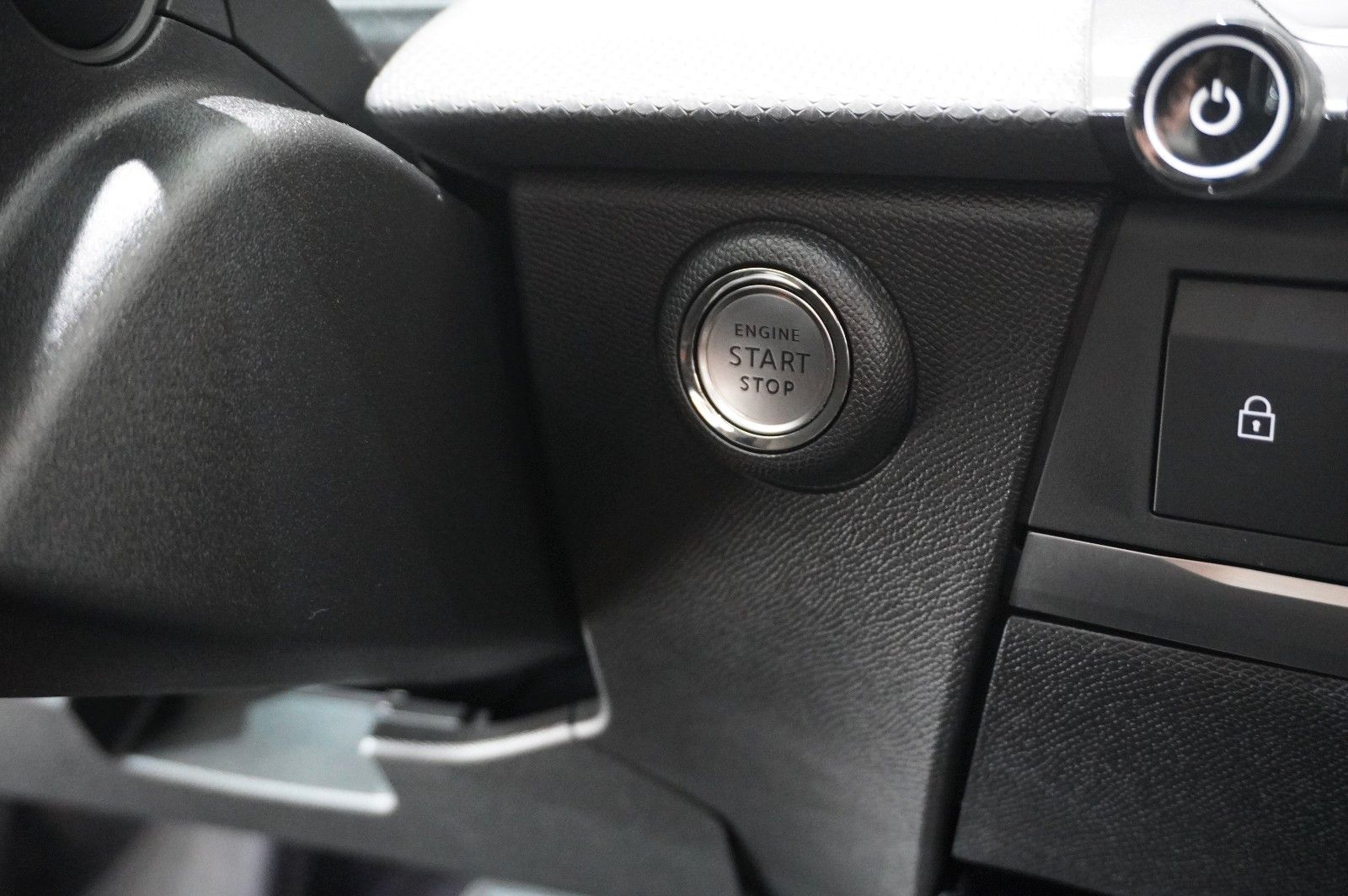 Fahrzeugabbildung Opel Astra L Lim. 1.6 HYBRID ELEGANCE NAVI/KAMERA/AHK