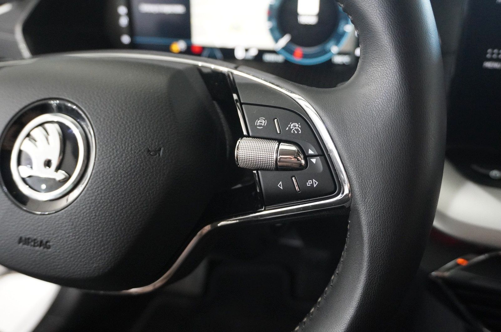 Fahrzeugabbildung SKODA Octavia COMBI 2.0D STYLE NAVI/LED/VIRTU./SHZ/DAB