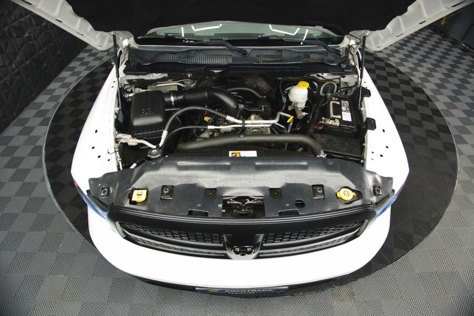 Fahrzeugabbildung Dodge RAM 5.7 V8 HEMI 4x4 OFFROAD Night-Paket LONGBED