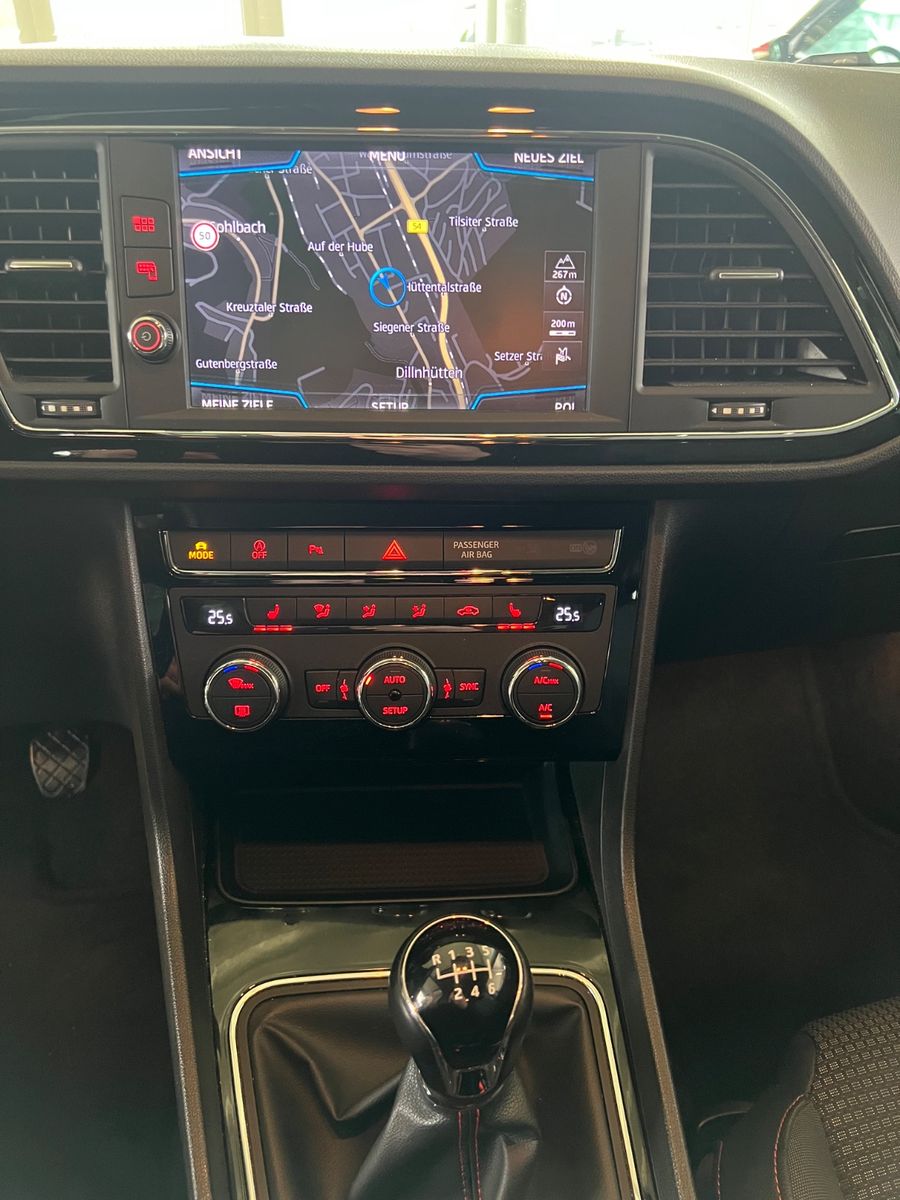 Fahrzeugabbildung SEAT Leon ST 1.8 FR *1.HAND*AMBIENTE-BELEUCHTUNG*