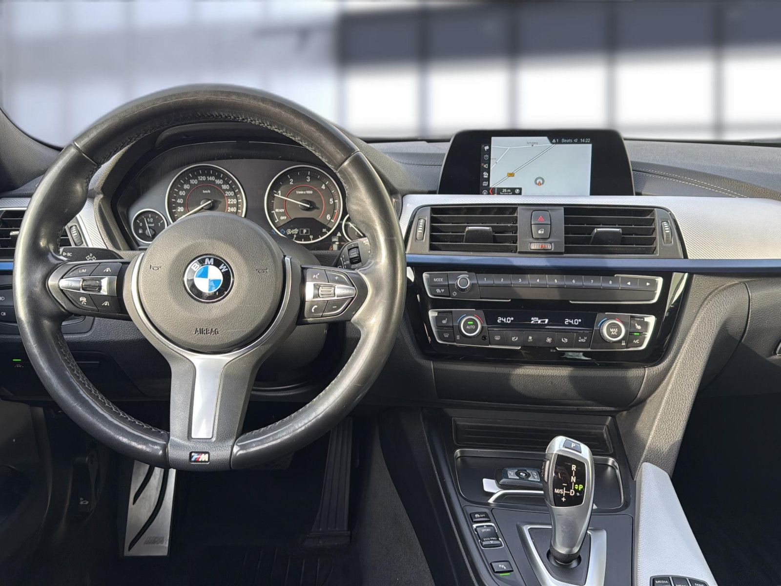 Fahrzeugabbildung BMW 320 d Touring  xDrive M Sport Shadow/ AHK