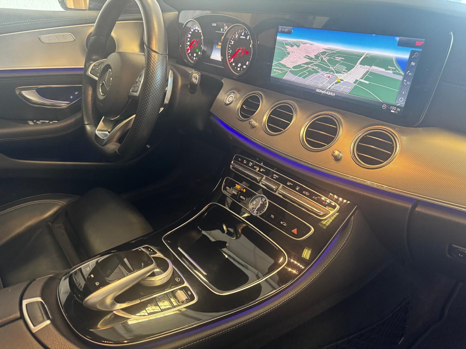 Fahrzeugabbildung Mercedes-Benz E 400 T-Modell 4Matic/LED/PANORAMA/AMG-LINE/NAVI