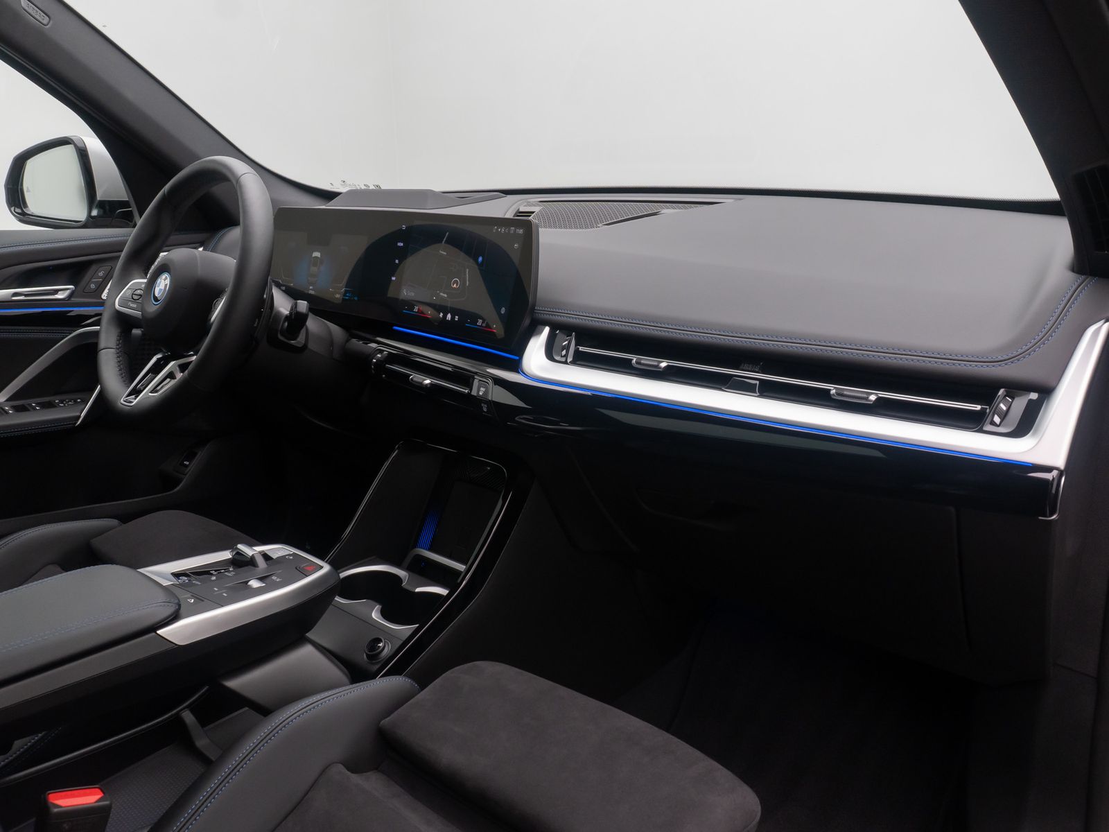 Fahrzeugabbildung BMW X1 xD30e MSport 360&deg;H/K Panorama AHK HUD DAB 19"