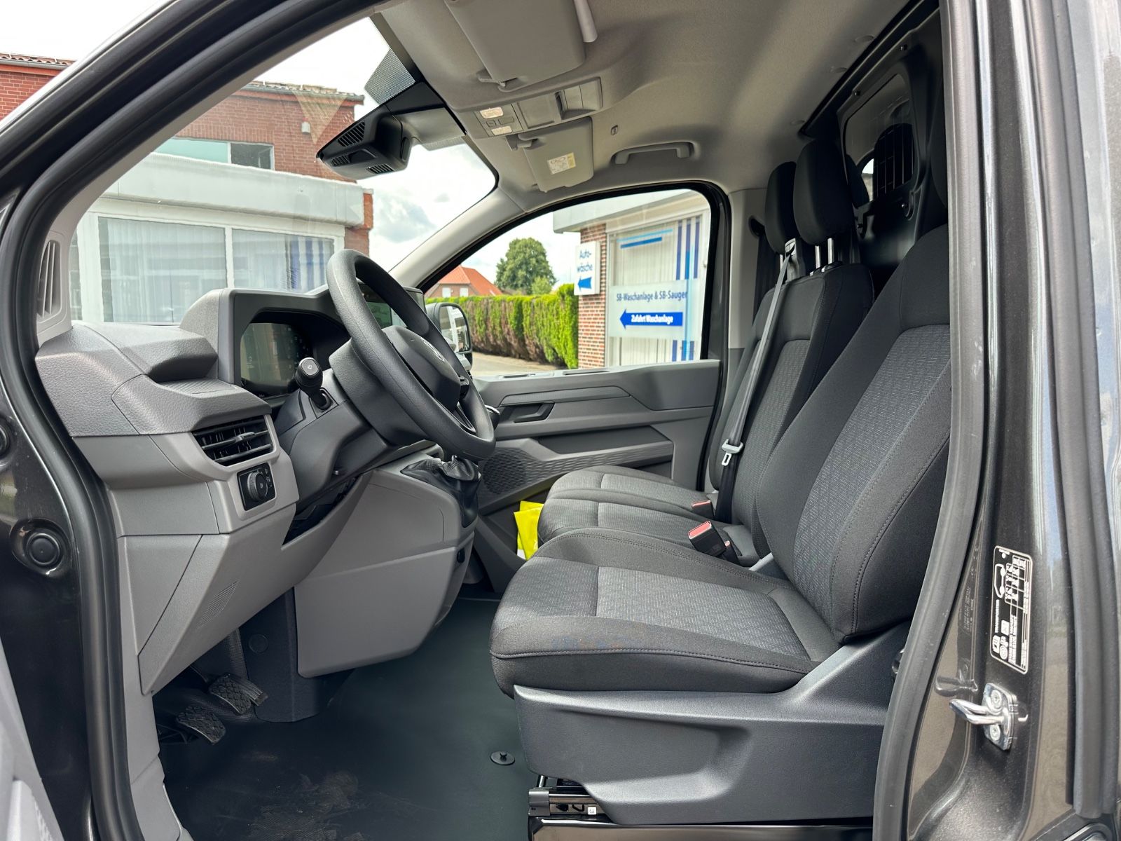 Fahrzeugabbildung Volkswagen T7 Transporter Kasten 2.0 TDI LR Navi/GRA/LED/EP