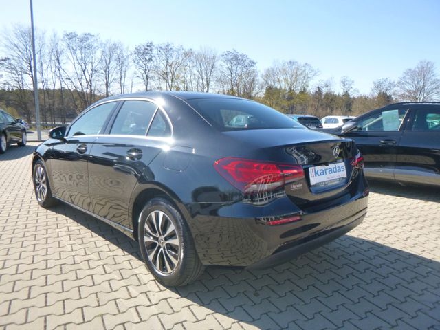 Fahrzeugabbildung Mercedes-Benz A 200d Limo >Navi/R-kamera/PDC/SHZ<