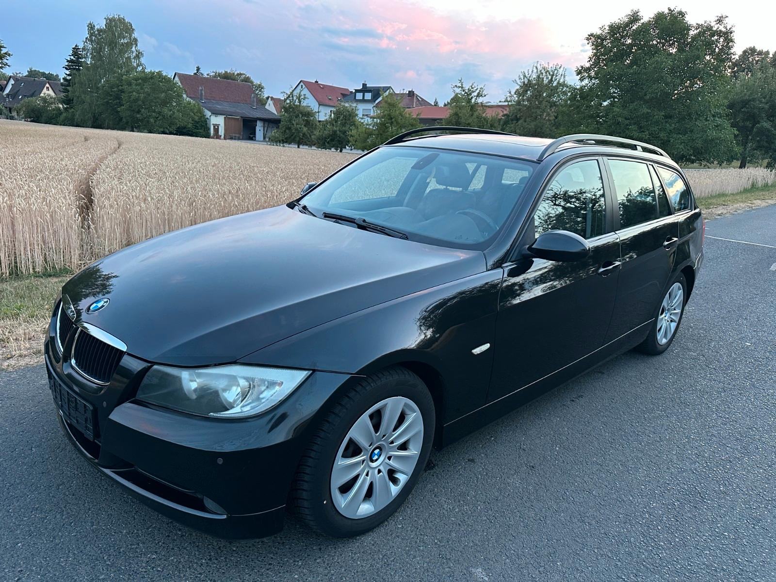 BMW 320i Touring Automatik Navi Leder Panorama