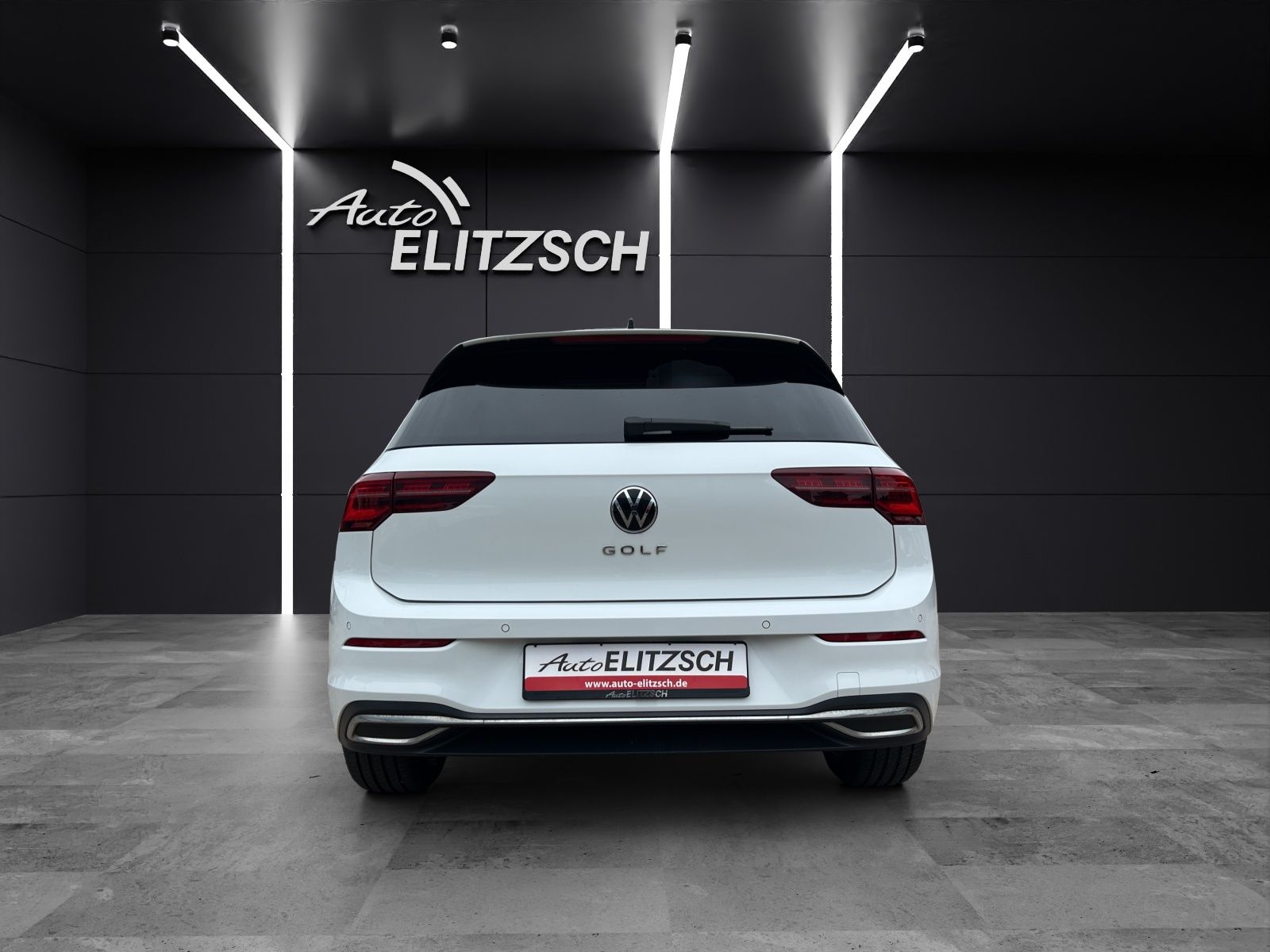 Fahrzeugabbildung Volkswagen Golf VIII TSI Style Matrix Navi ACC STHZ PDC SHZ