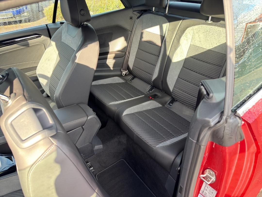 Fahrzeugabbildung Volkswagen T-Roc Cabriolet R-Line 1.5 TSI DSG,Navi,SH,ACC,L