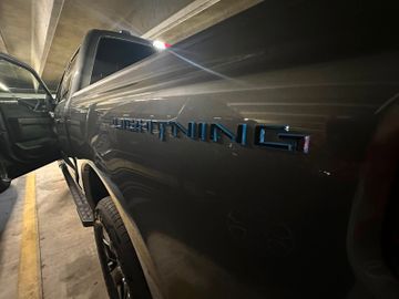 Ford F150 Lightning Lariat  gross Batterie im Vorlauf
