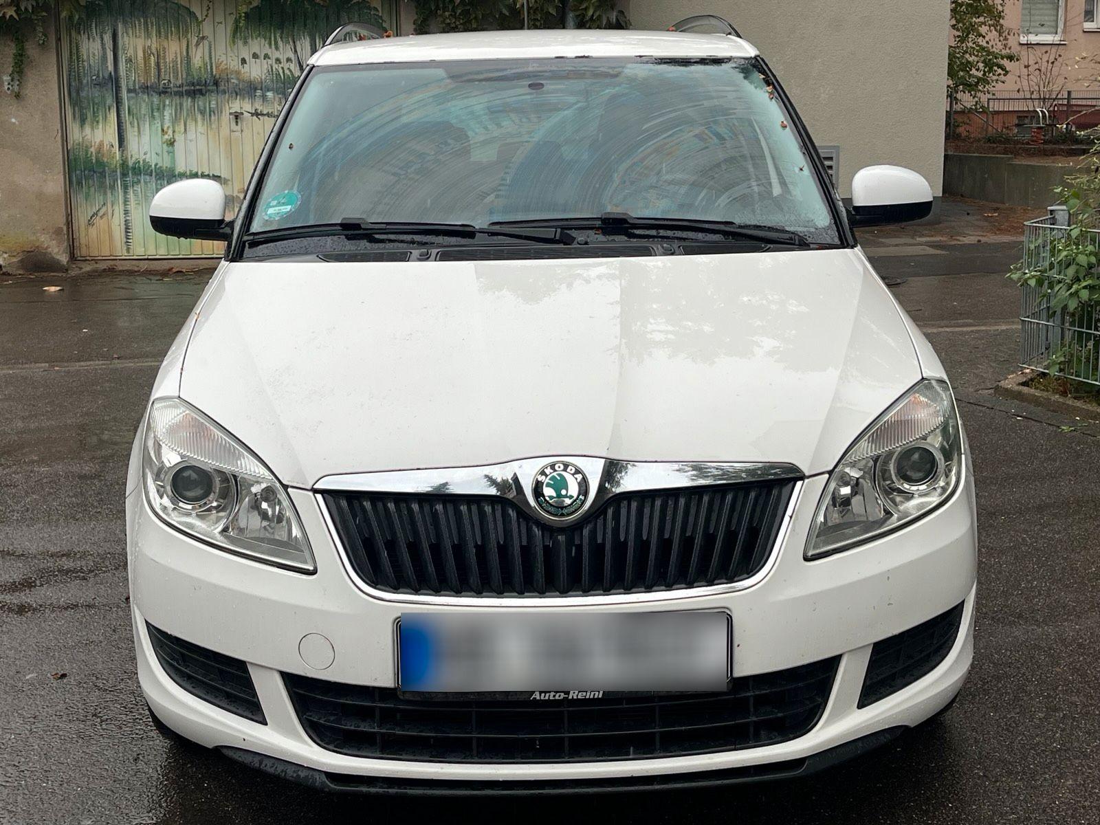 Skoda Fabia 2012 — rear view