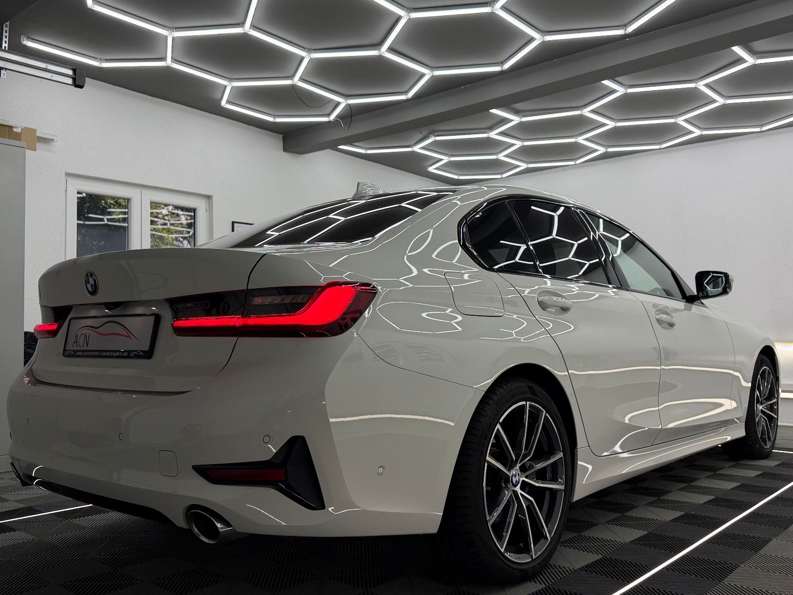 Fahrzeugabbildung BMW 320 i SPORT LINE/LED/DAB/KAMERA/VRTL COCKPIT/ACC