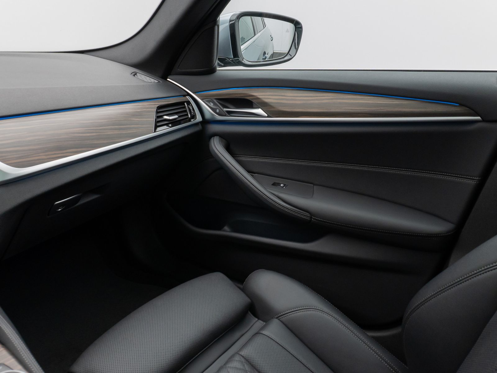 Fahrzeugabbildung BMW 530e xD M Sport Panorama 360°DAB HiFi AHK Alarm