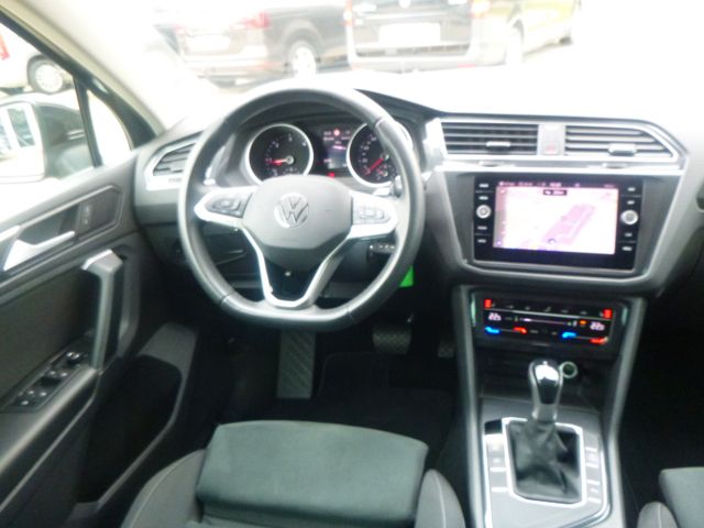 Fahrzeugabbildung Volkswagen Tiguan 2,0 TDI Life >AUT/AHK/NAV/LED/SHZ<