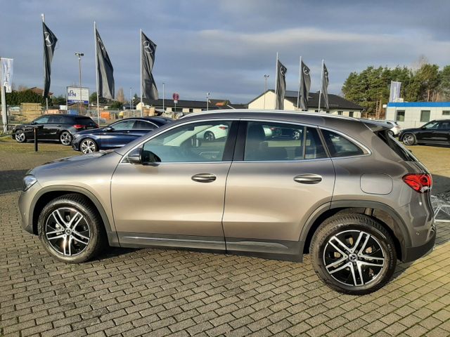 Mercedes-Benz GLA 180 Progressive Standhzg.+Distronic+LED