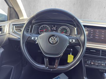 Volkswagen Polo VI Highline 1.0 TSI +AHK+SHZ+SoundSys+PDC