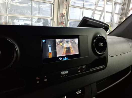 Fahrzeugabbildung Mercedes-Benz Sprinter 317 Kombi L2H2 Mobility Rollstuhl Lift