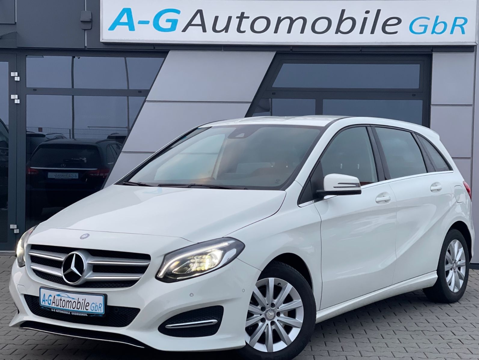 MERCEDES-BENZ B 180 Style LED-Scheinwerfer Business Paket PDC