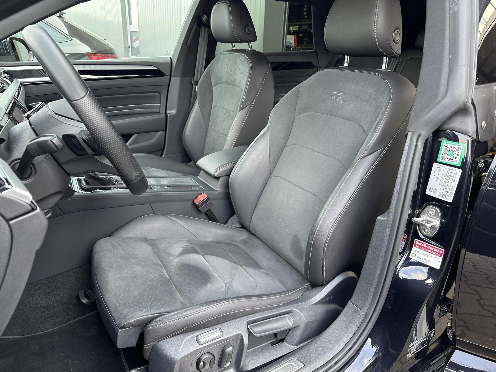 Fahrzeugabbildung Volkswagen Arteon SB 2.0 TSI DSG R-Line NAV+MATRIX+KAM+ACC
