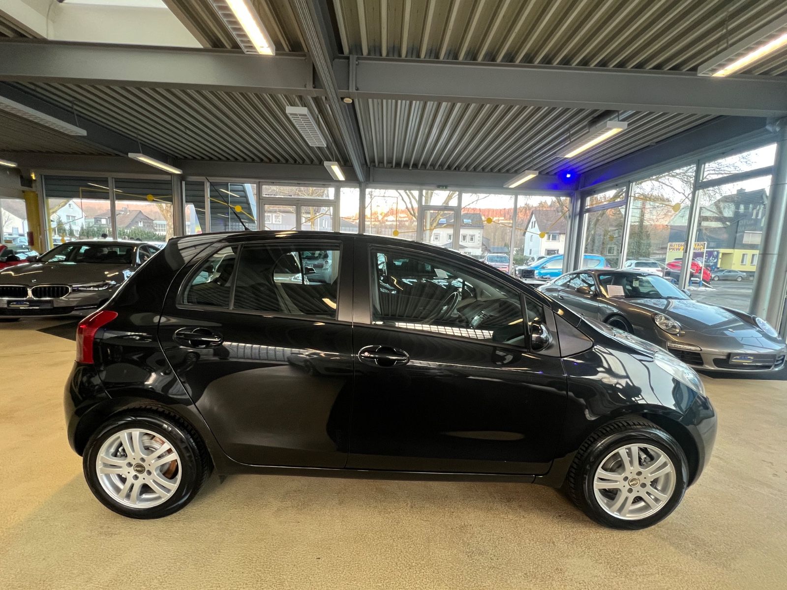 Fahrzeugabbildung Toyota Yaris Sol * TÜV/AU NEU *