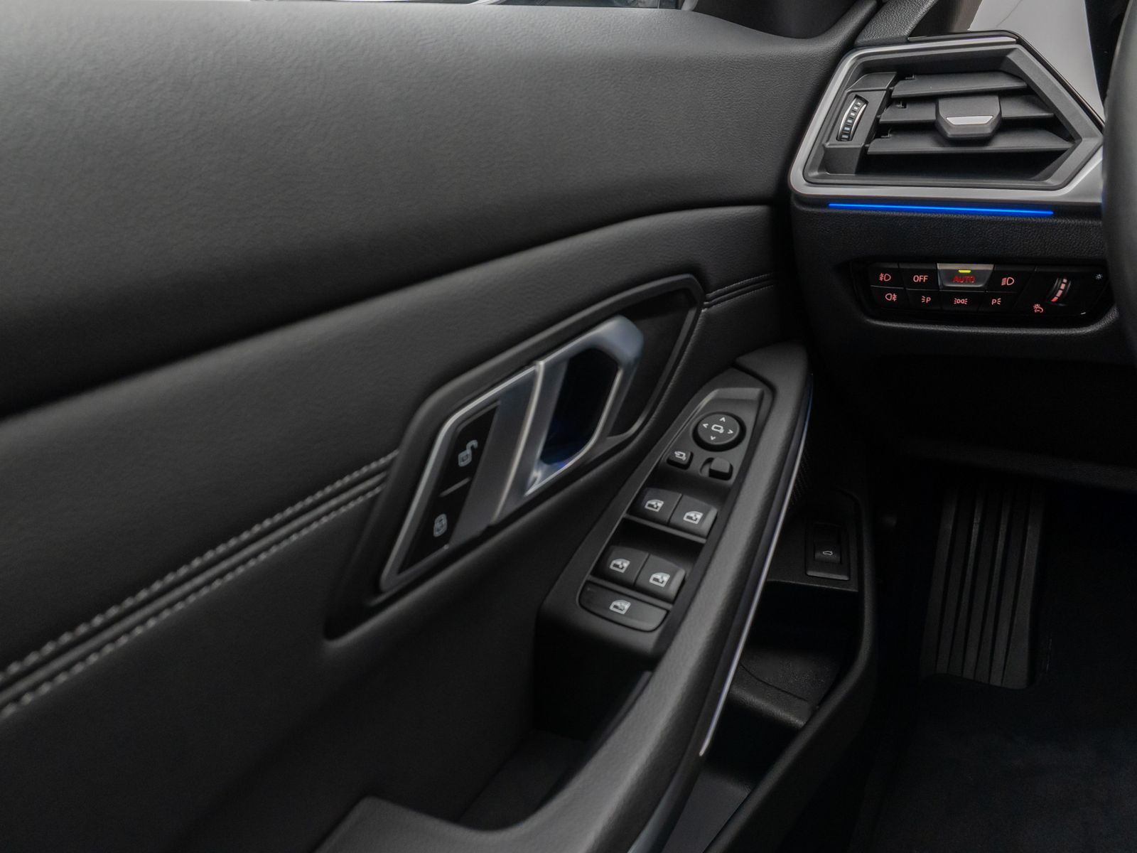 Fahrzeugabbildung BMW 320d Sport Line Laser DAB CockPitPro PDC Komfort
