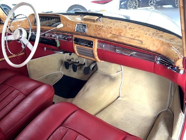 Fahrzeugabbildung Mercedes-Benz 220 S Cabriolet Ponton