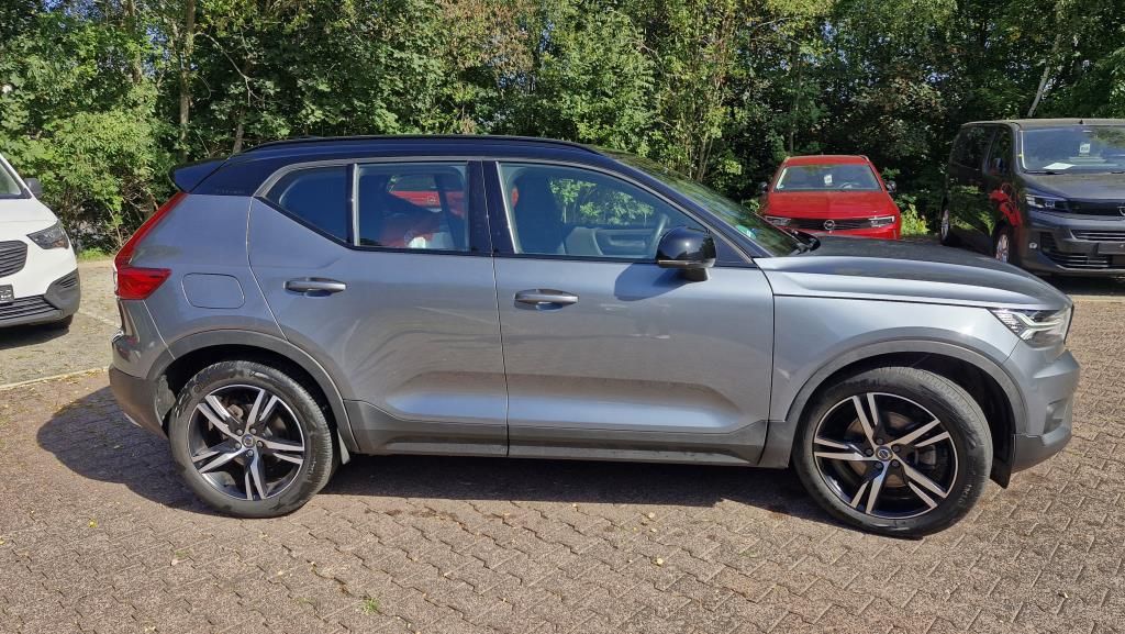 Autohaus Zimpel - Volvo XC40 2.0 AWD R-Design AHK+Winterräder+Pano-dach - Bild 3 Autohaus Zimpel - Volvo XC40 2.0 AWD R-Design AHK+Winterräder+Pano-dach - Bild 3