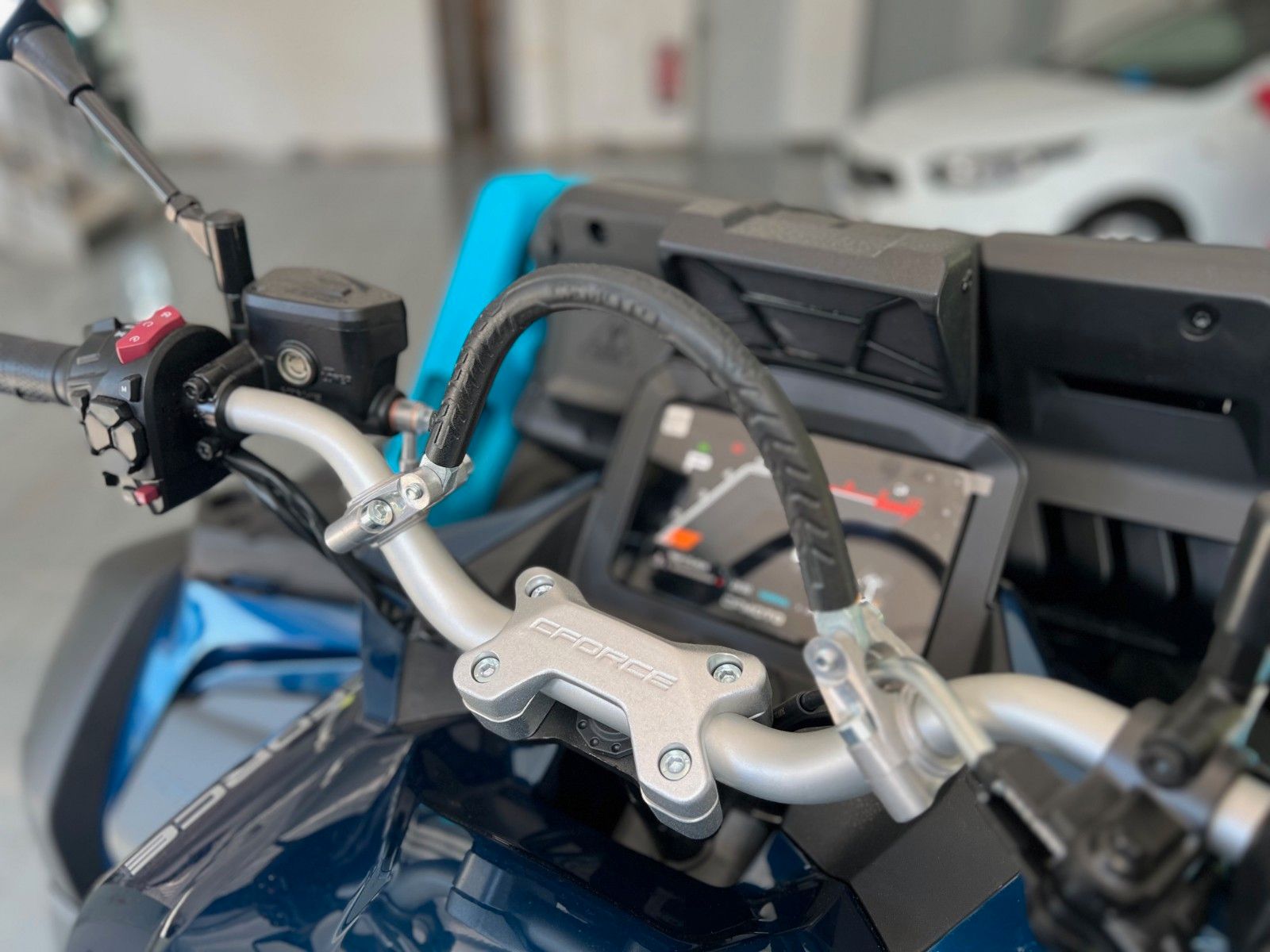 Fahrzeugabbildung CFMOTO CFORCE 1000 TOURING PRO MUD Version - T3b ABS