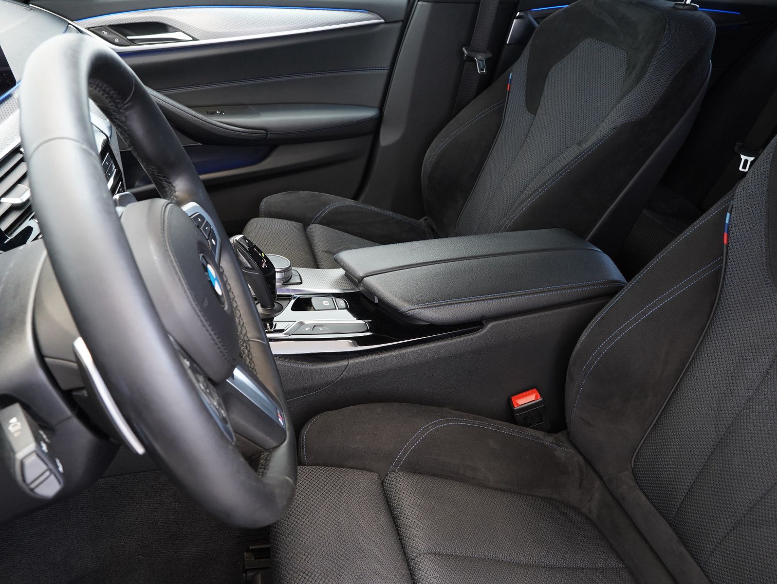 Fahrzeugabbildung BMW 530 i Touring M Sportpaket ACC/FERNPARKEN/AHK