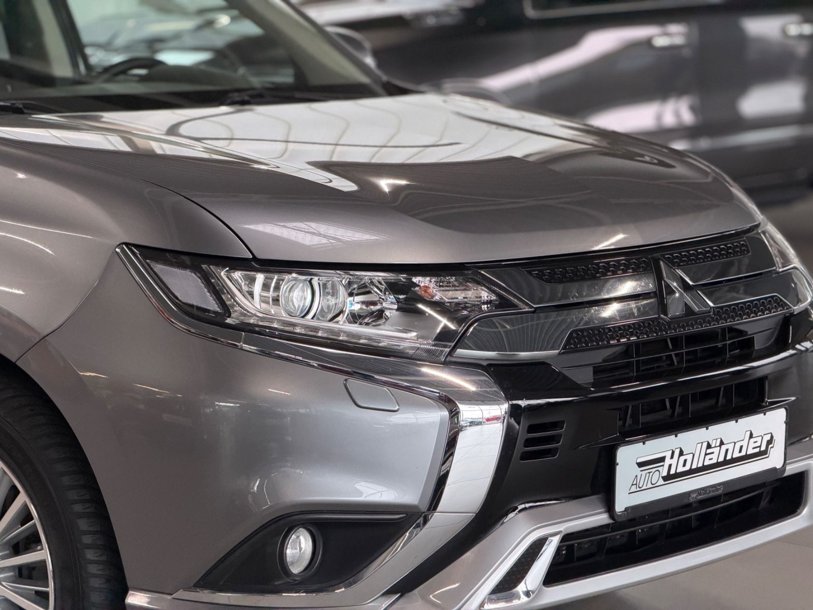 Fahrzeugabbildung Mitsubishi 2.4 Plug-in Hybrid Outlander Diamant Spirit AHK