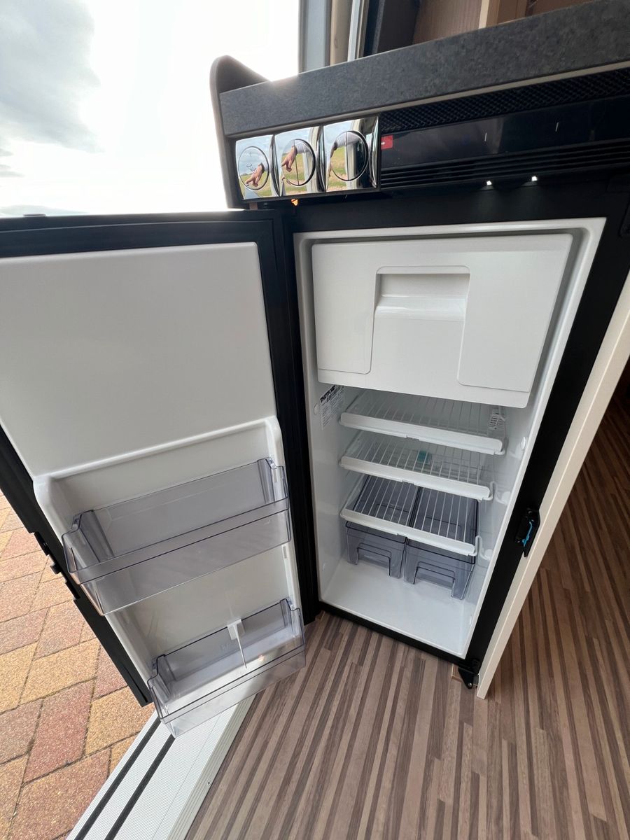 Fahrzeugabbildung Malibu Van first class - two rooms GT skyview 640 LE RB