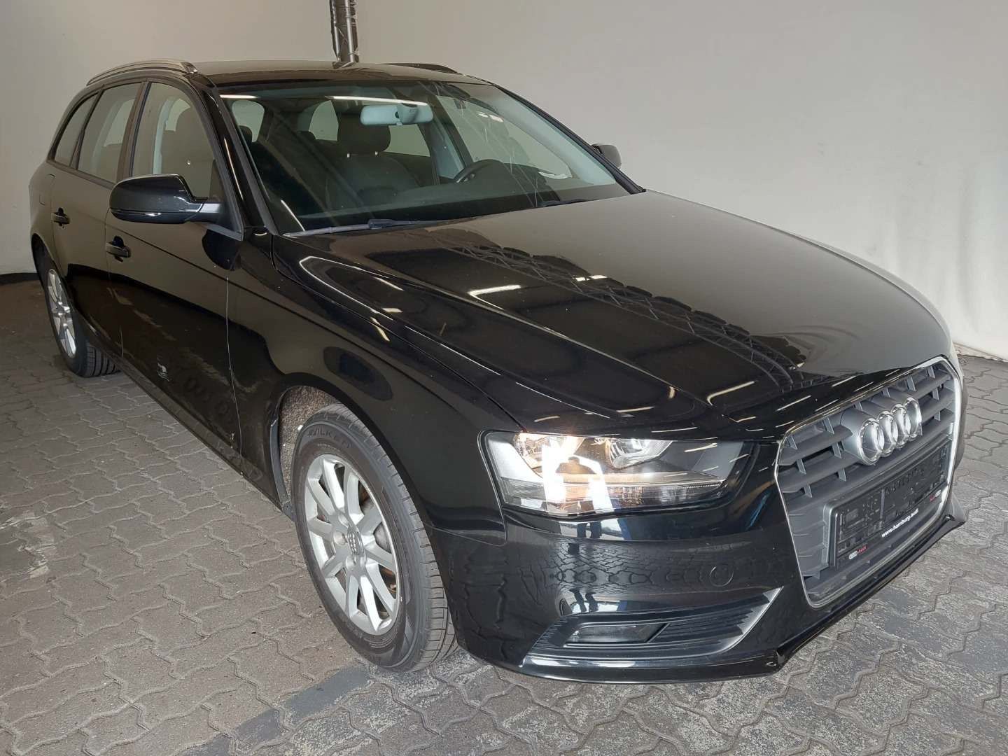 AUDI A4 Avant Attraction 2.0TDI Autom.°S-Heft geflegt