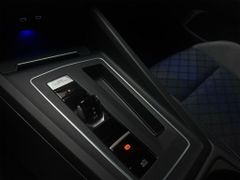 VW Golf R Variant 4Motion 320 PS  IQ.Light