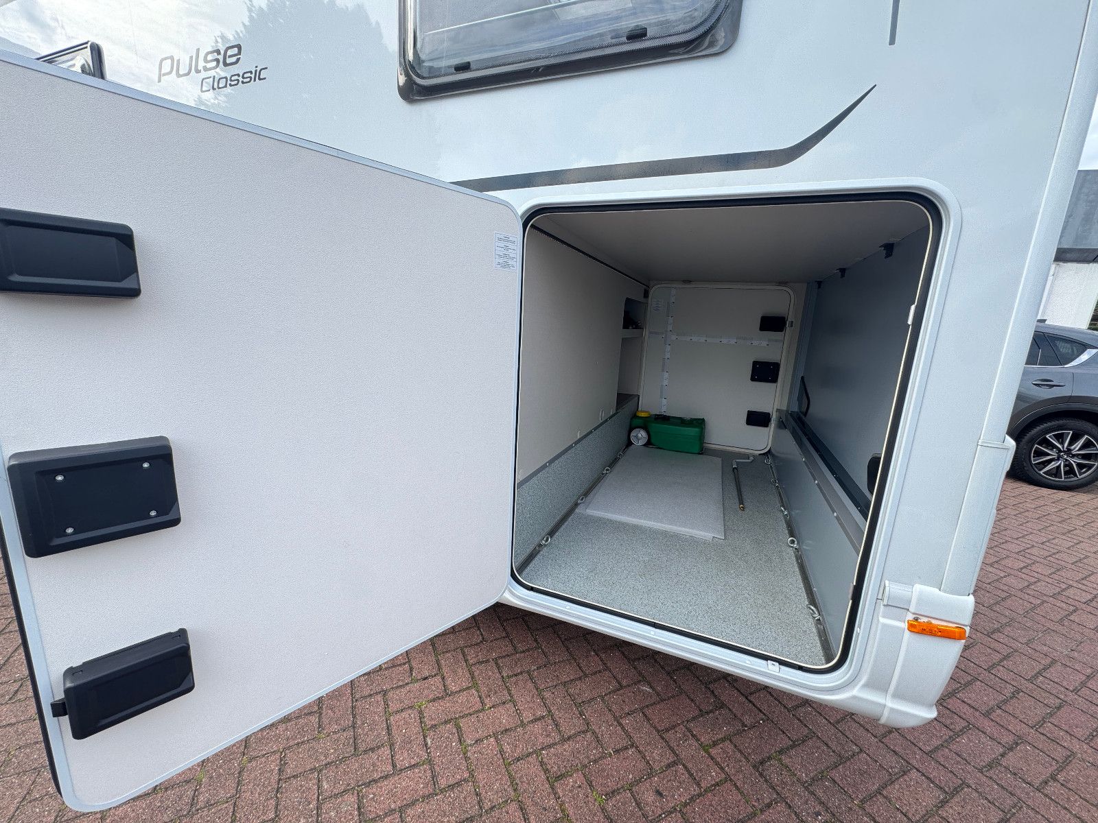 Fahrzeugabbildung Dethleffs PULSE CLASSIC SoMo T 7051 DBM / EB SOLAR 1.HAND