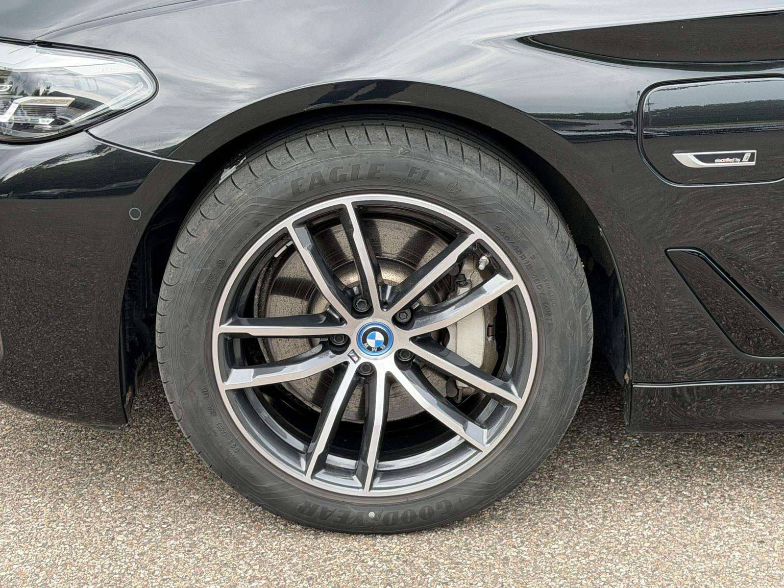 BMW 520e A M Sportpaket DAB WLAN Pano.Dach Shz PDC