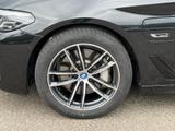 BMW 520e A M Sportpaket DAB WLAN Pano.Dach Shz PDC - BMW 520 mit Hybrid-Antrieb