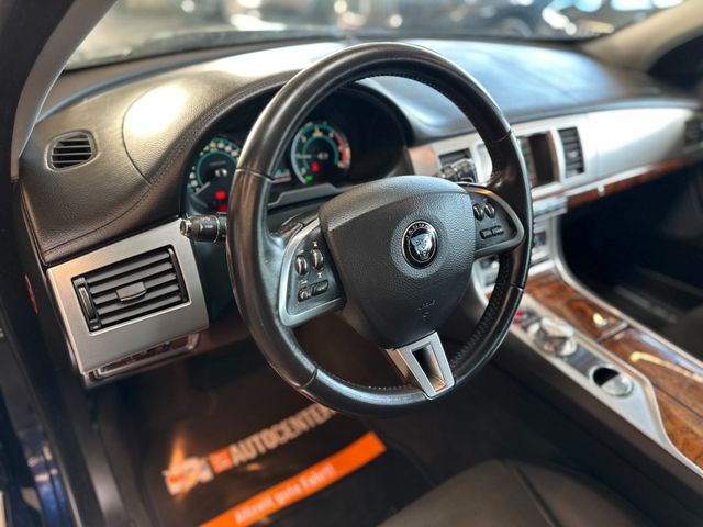 Jaguar XF *Keyless*AHK*BI-XENON*Leder*2-Zonen*