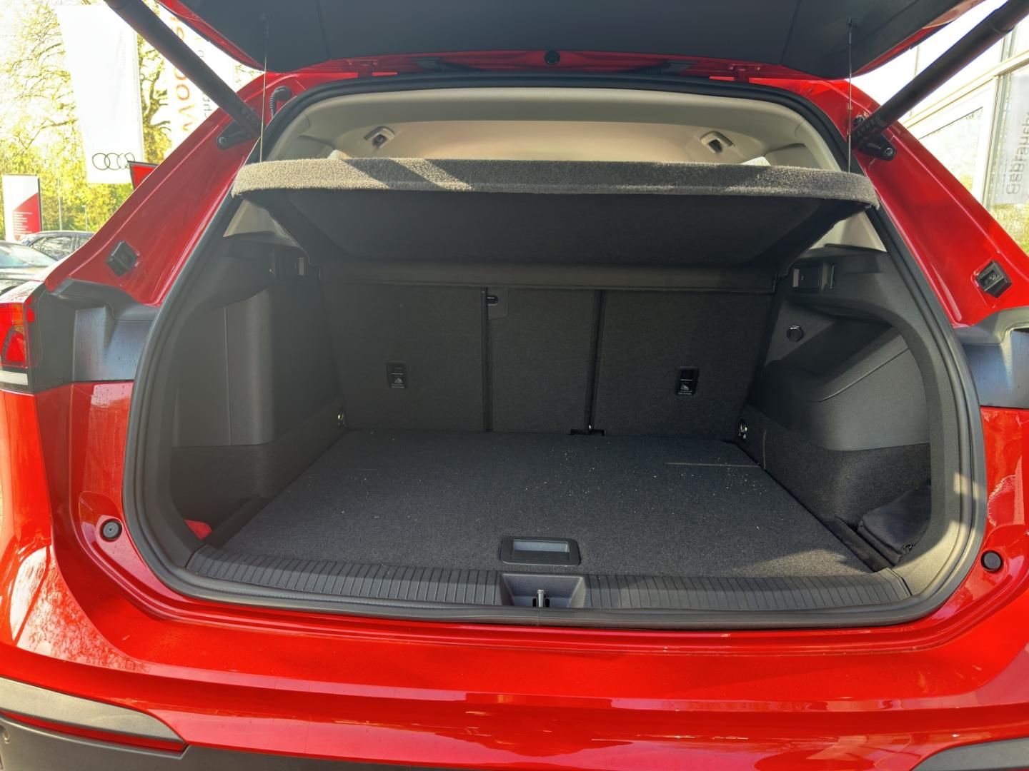 Fahrzeugabbildung Volkswagen Tiguan Life Life,Plug/Hybrid,AHK,GJR,Navi,18"LM,