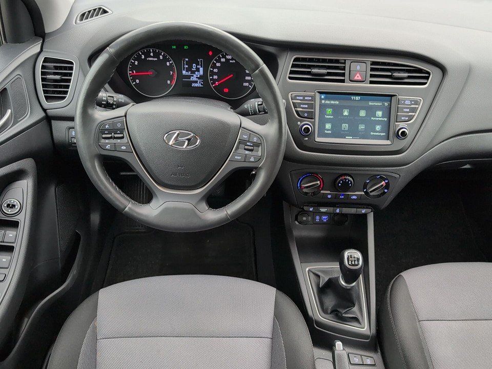 Fahrzeugabbildung Hyundai i20 1.2 YES! GARANTIE KAM+PDC+CARPLAY+KLIMA+SHZ+