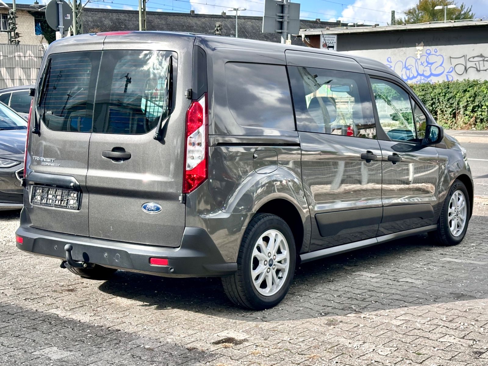 Fahrzeugabbildung Ford TRANSIT CONNECT HALBKASTEN LANG TREND*AUTOM.*