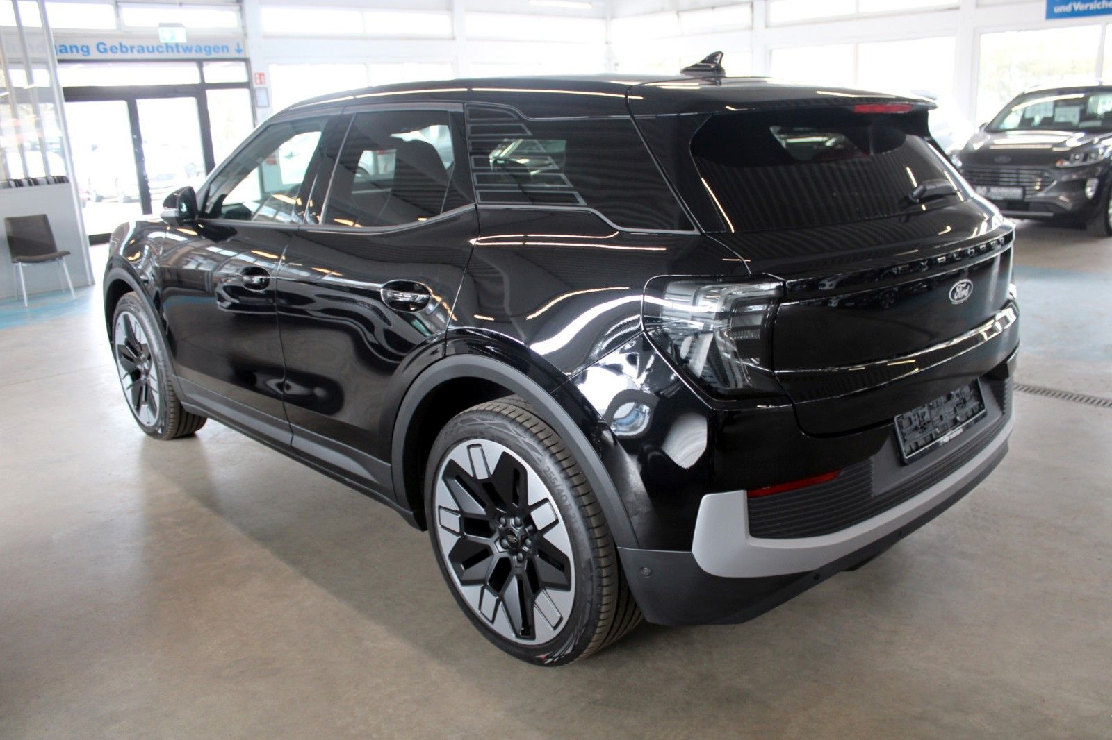 Fahrzeugabbildung Ford Explorer BEV Extended Range  RWD Premium mit AHK